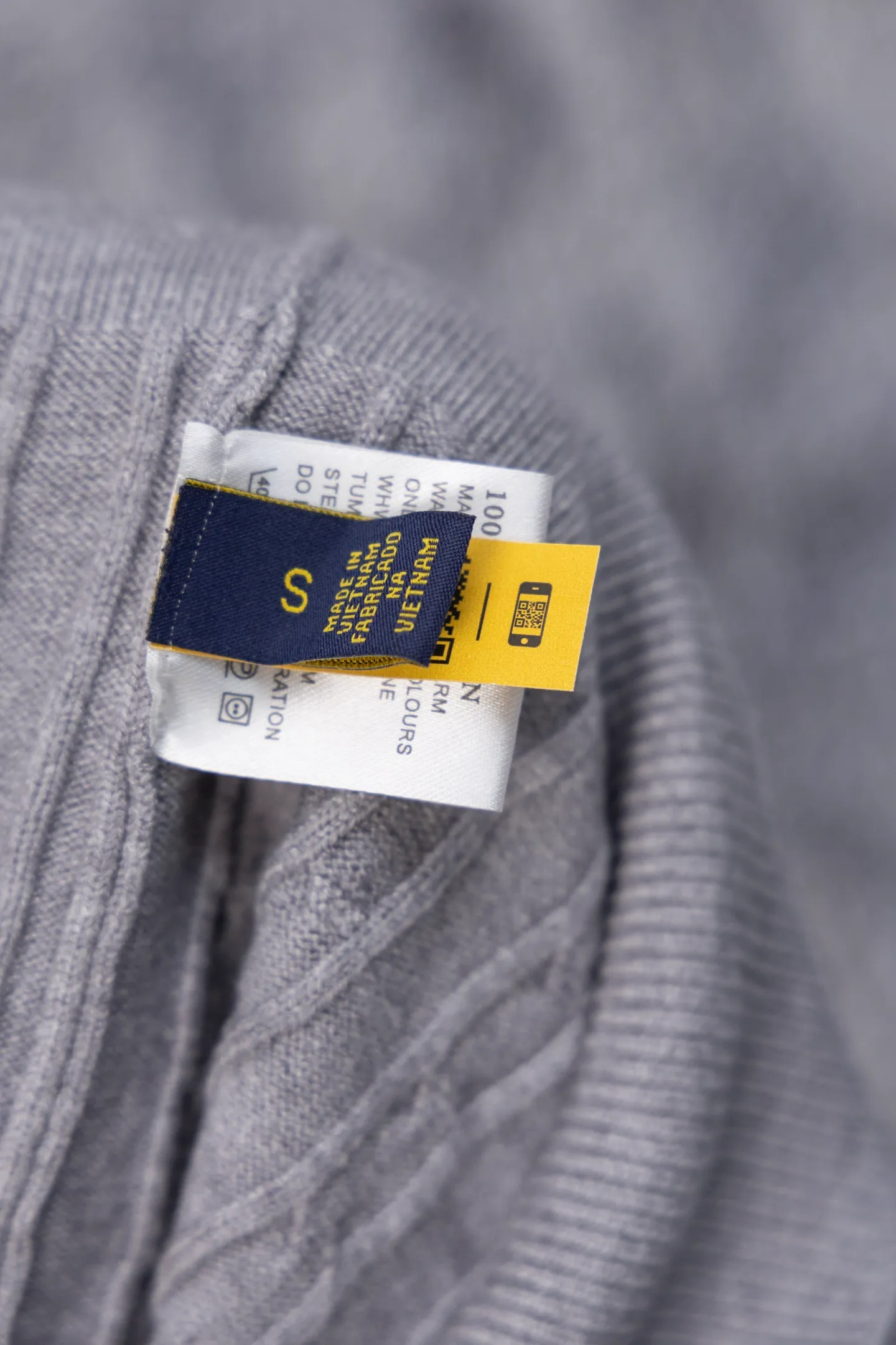 P170 Ralph Lauren Classic Round Neck Solid Color Pony Embroidered Logo Knitted Cardigan Long Sleeve Ralph Lauren Classic Basic Versatile Twist Knitted Cardigan Long Sleeve Main supply platform live broadcast Wholesale entity Replenish when out of stock Not removed from the shelves Quality 1:1 patterning Complete three standards Correct version of pony logo Imported quality cotton yarn Focus on high-end Cost-effective Good quality Needless to say Zhao Lusi's same style is really amazing, so sweet I'm so beautiful. This cardigan is really good-looking. It's simple and easy to wear. It's a must-have for goddess ootd. Good-looking clothes are never picky. A must-have in the wardrobe of goddesses. Size: S-XL. Color: black, apricot, gray, navy, red, white.